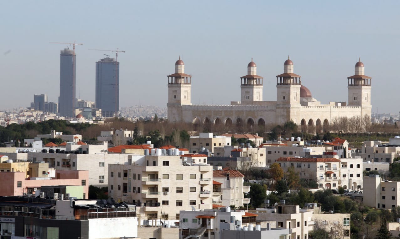 صورة وتعليق : مسجد الملك حسين متربعا على قمة جبل دابوق تصوير: محمد ابو كف