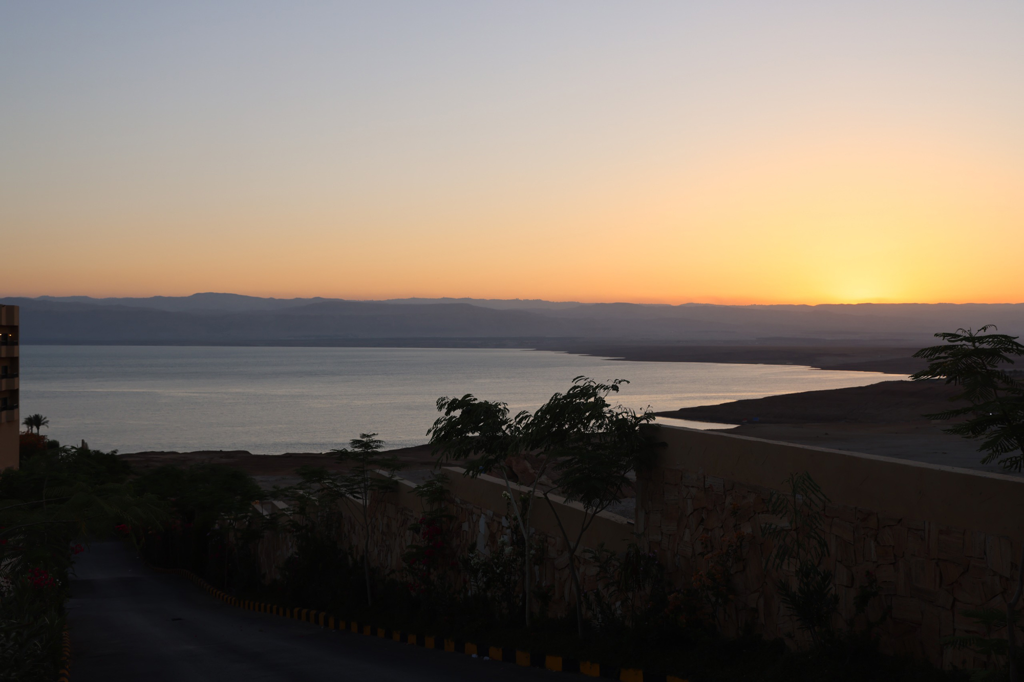 الغروب في البحر الميت تصوير            عوض الطويل