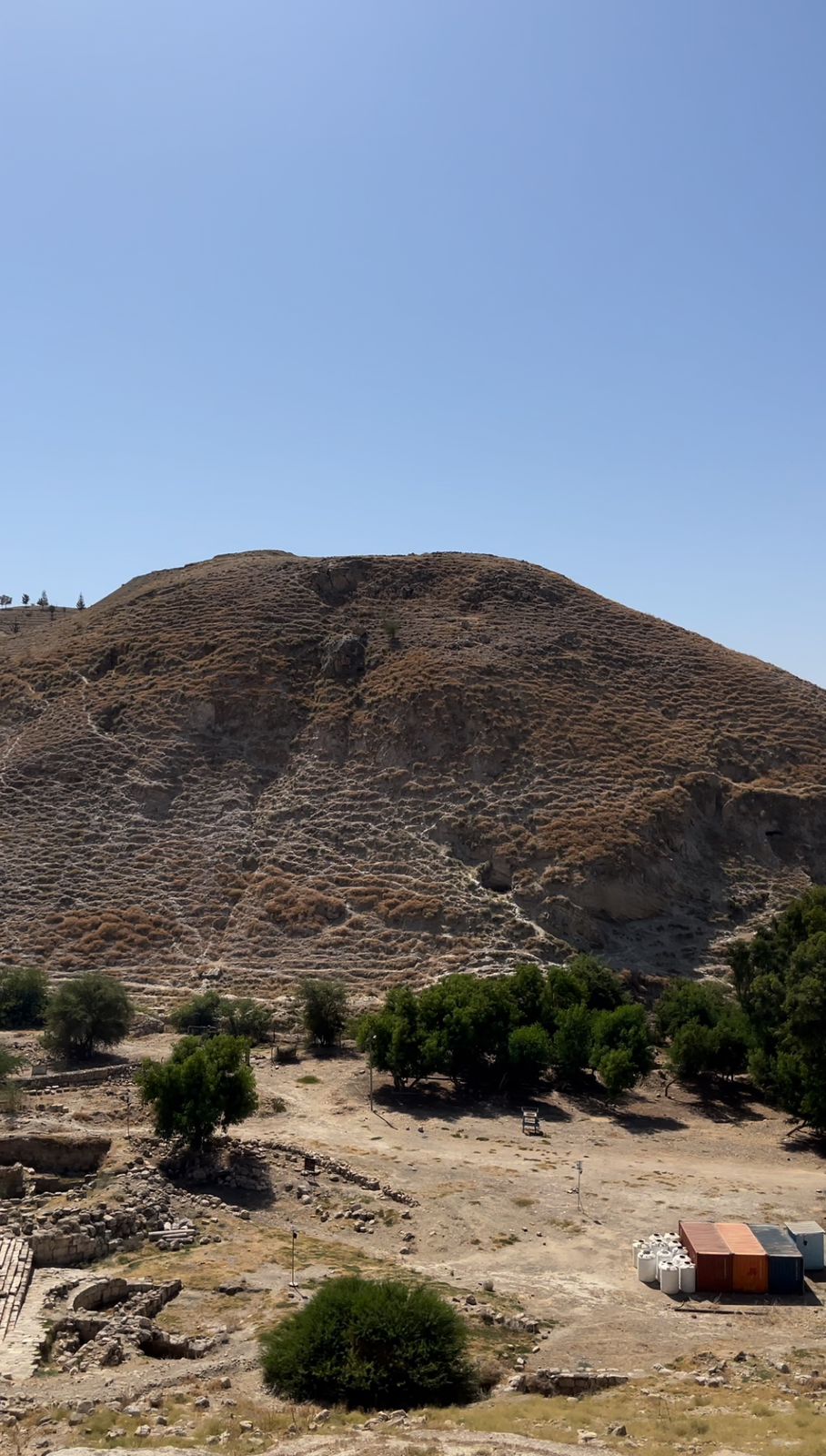 تل الحِصن الأثري - طبقة فحل - شمال الأردن 