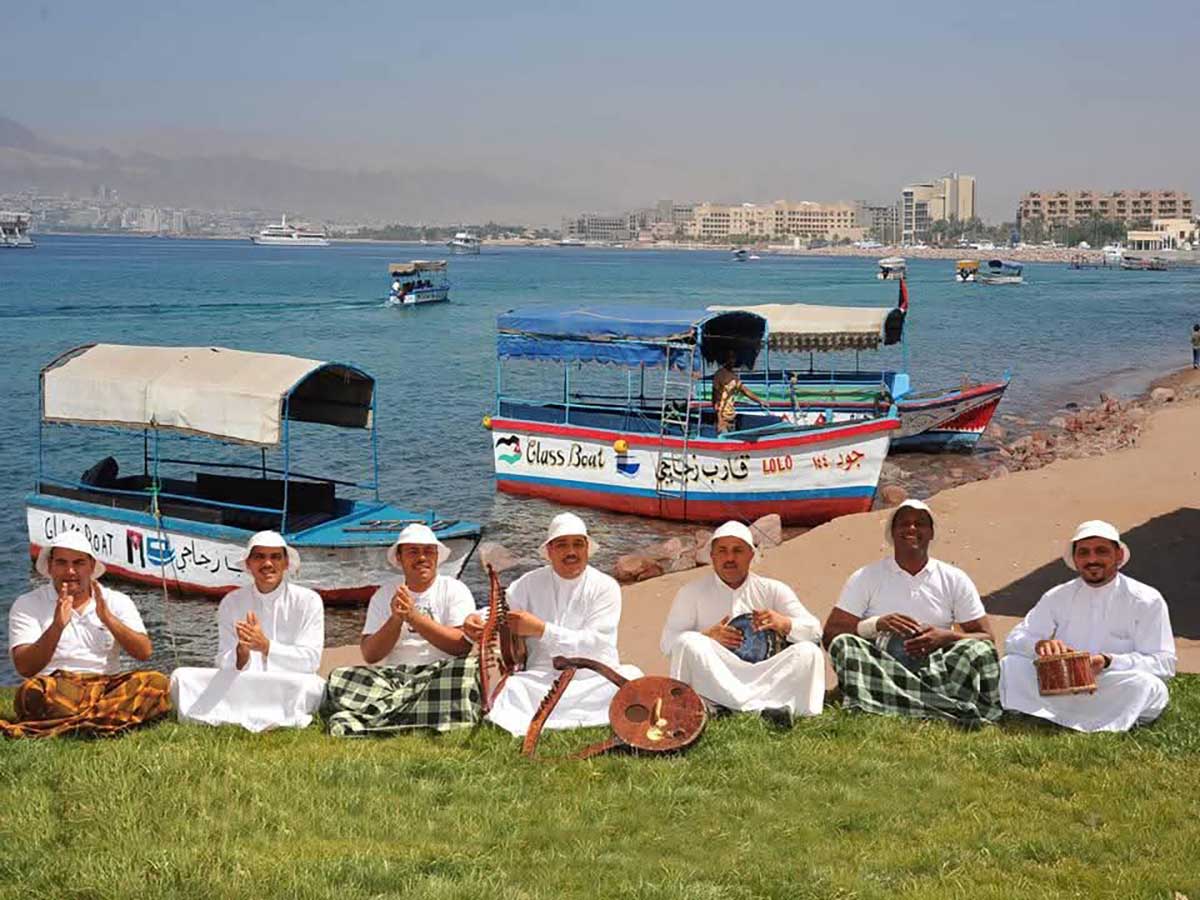 آلة السمسمية صوت البحر الذي لا يغيب عن العقبة